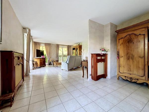 Rez de jardin de 101m2, terrasse, 2 parkings