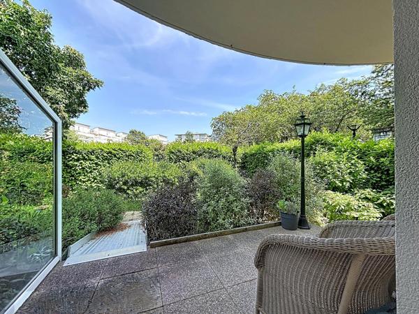 Rez de jardin de 101m2, terrasse, 2 parkings