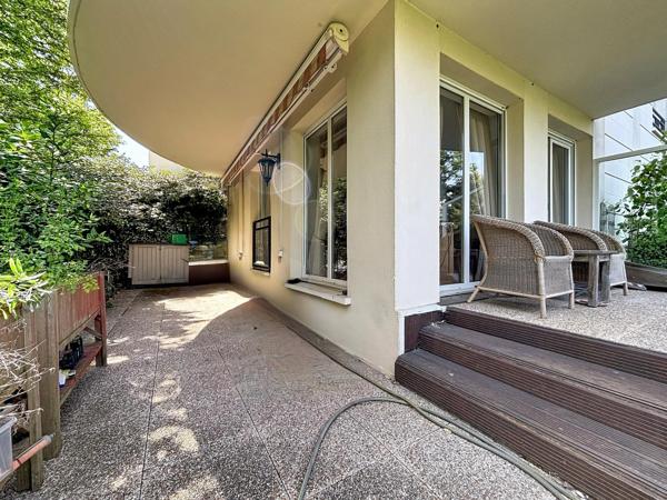 Rez de jardin de 101m2, terrasse, 2 parkings