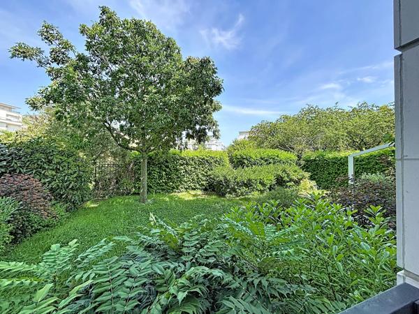 Rez de jardin de 101m2, terrasse, 2 parkings
