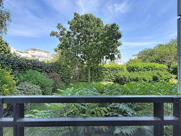 Rez de jardin de 101m2, terrasse, 2 parkings