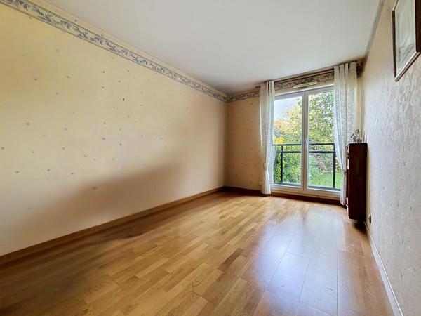 Rez de jardin de 101m2, terrasse, 2 parkings