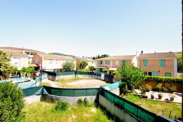 Maison
         4 pièces
        - 82 m² 319 000 € *
