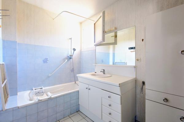 Maison
         4 pièces
        - 82 m² 319 000 € *