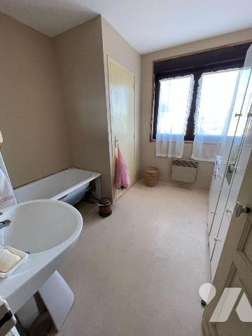 Maison à Vendre à Saint-Pol-sur-Ternoise (62130) en Pas-de-Calais (62)
Cette maison, construit...