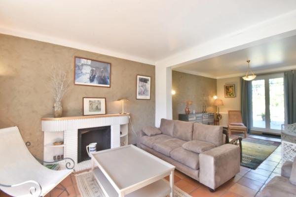 VILLENEUVE-SUR-LOT – PROPRIÉTÉ EN PIERRE AVEC PIGEONNIER, PARC DE PLUS DE 5 600 M² ET PISCINE