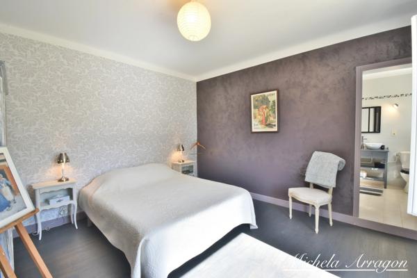 VILLENEUVE-SUR-LOT – PROPRIÉTÉ EN PIERRE AVEC PIGEONNIER, PARC DE PLUS DE 5 600 M² ET PISCINE