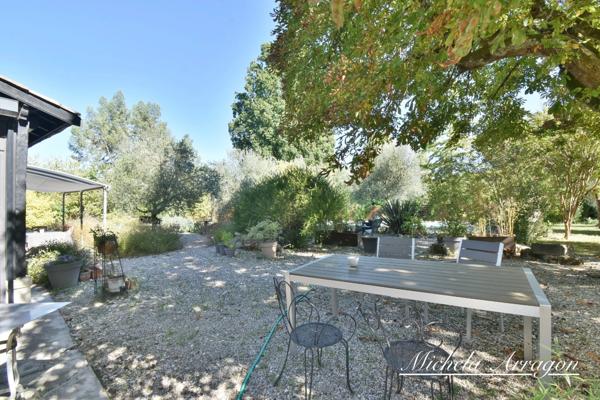 VILLENEUVE-SUR-LOT – PROPRIÉTÉ EN PIERRE AVEC PIGEONNIER, PARC DE PLUS DE 5 600 M² ET PISCINE