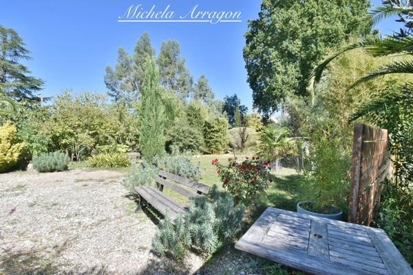 VILLENEUVE-SUR-LOT – PROPRIÉTÉ EN PIERRE AVEC PIGEONNIER, PARC DE PLUS DE 5 600 M² ET PISCINE
