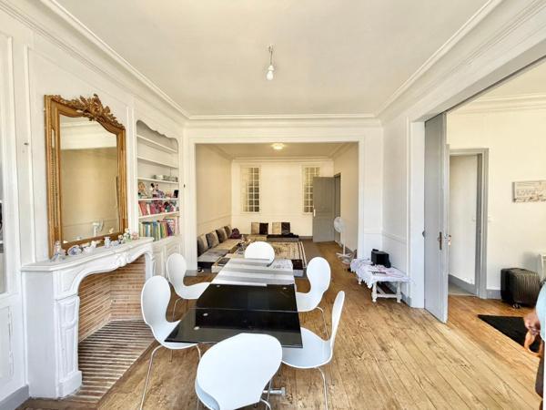IMMEUBLE AVEC LOCAL COMMERCIAL ET APPARTEMENT