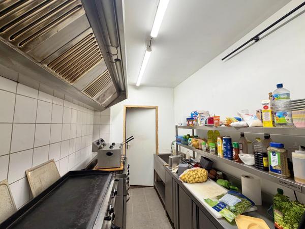 IMMEUBLE AVEC LOCAL COMMERCIAL ET APPARTEMENT