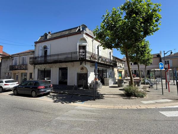 IMMEUBLE AVEC LOCAL COMMERCIAL ET APPARTEMENT