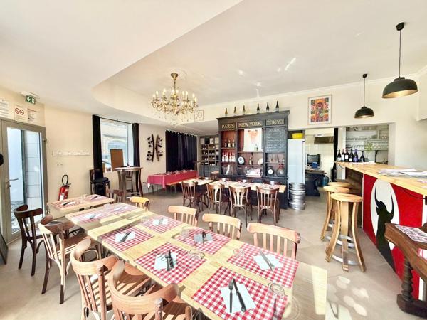 IMMEUBLE AVEC LOCAL COMMERCIAL ET APPARTEMENT