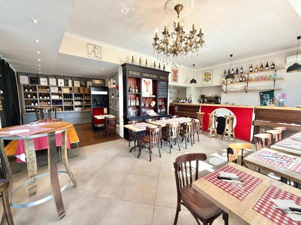 IMMEUBLE AVEC LOCAL COMMERCIAL ET APPARTEMENT