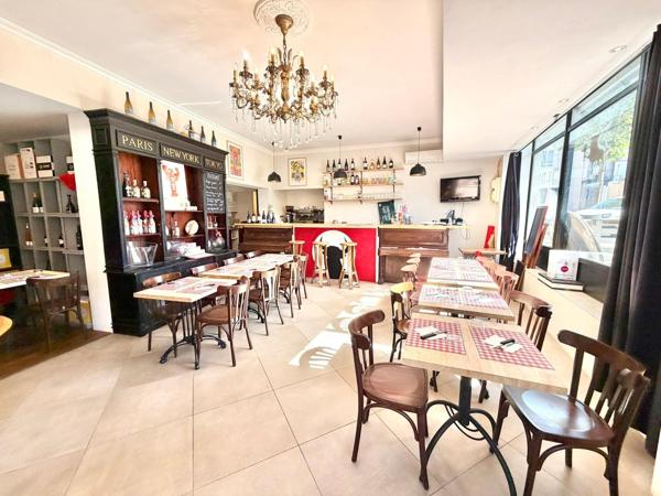 IMMEUBLE AVEC LOCAL COMMERCIAL ET APPARTEMENT