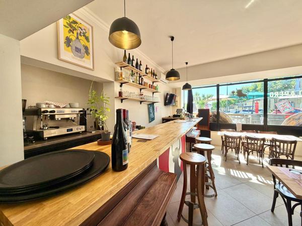 IMMEUBLE AVEC LOCAL COMMERCIAL ET APPARTEMENT