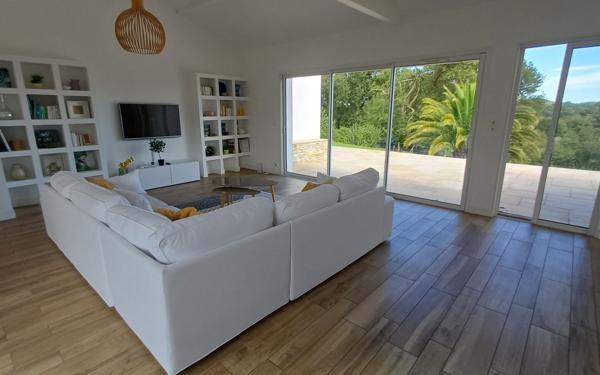 Maison à louer    4 pièces • 195,37 m2 Arbonne