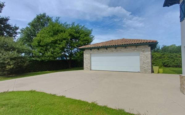 Maison à louer    4 pièces • 195,37 m2 Arbonne