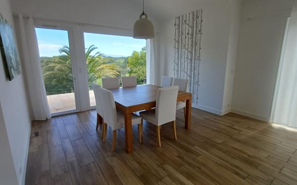 Maison à louer    4 pièces • 195,37 m2 Arbonne