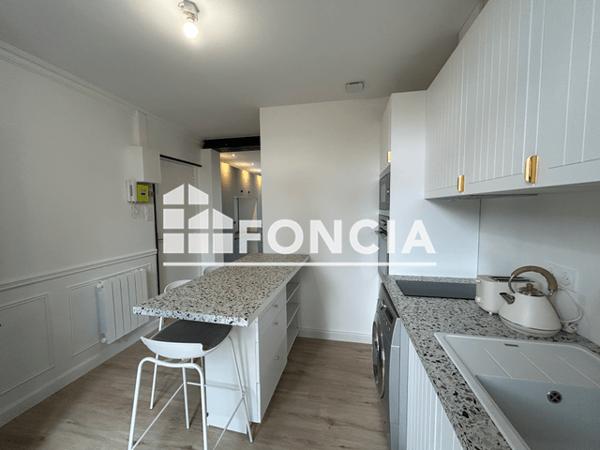 Location Studio meublé 27.4 m² - 8 RUE VOLTAIRE Charleville Mezieres 08000