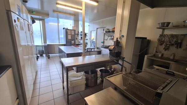 Fonds De Commerce - 180 m²