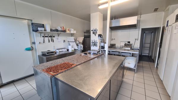 Fonds De Commerce - 180 m²