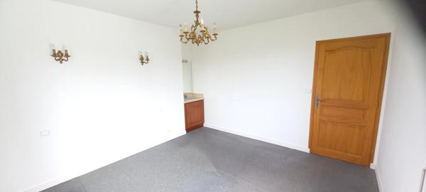 Maison néo-bretonne. Vue mer. Cinq chambres. Terrain de plus de 4000m2.