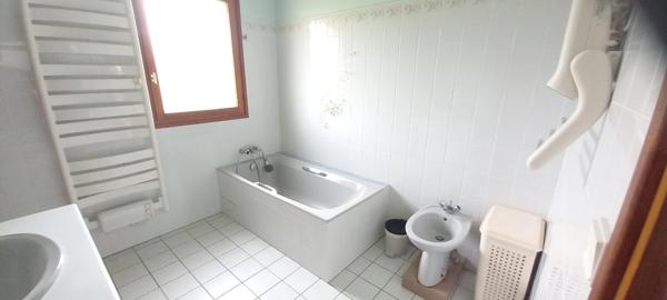Maison néo-bretonne. Vue mer. Cinq chambres. Terrain de plus de 4000m2.