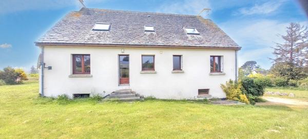 Maison néo-bretonne. Vue mer. Cinq chambres. Terrain de plus de 4000m2.