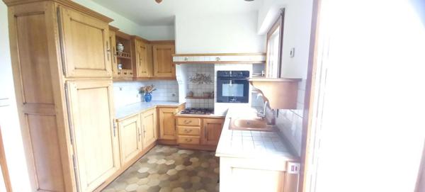 Maison néo-bretonne. Vue mer. Cinq chambres. Terrain de plus de 4000m2.