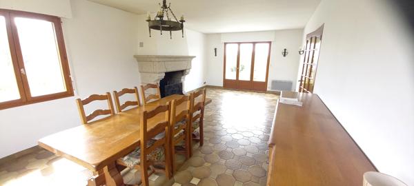 Maison néo-bretonne. Vue mer. Cinq chambres. Terrain de plus de 4000m2.