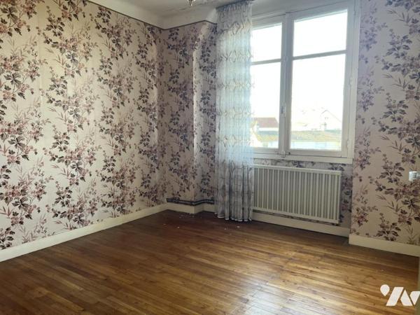 DONGES - Centre / Maison 4 chambres  à rénover 97 m²