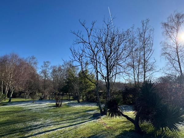 Maison d'architecte de plain-pied à Salleboeuf - 11 pièces - 354 m2 - 7112 m2 de terrain - Double garage - Piscine - 2 dépendances - Aire de stationnement