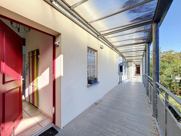 ANGOULEME QUARTIER PRISE, APPARTEMENT AVEC BALCON ET PARKING DANS RESIDENCE DE QUALITE