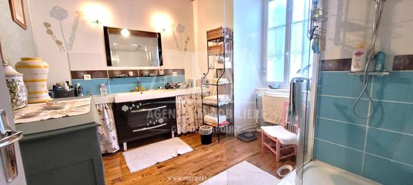 25 MINUTES NORD ANGOULEME - MAISON EN PIERRES AVEC LOGEMENT INDÉPENDANT, DÉPENDANCES ET CAVES