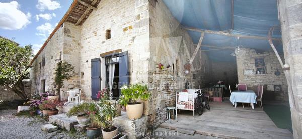 25 MINUTES NORD ANGOULEME - MAISON EN PIERRES AVEC LOGEMENT INDÉPENDANT, DÉPENDANCES ET CAVES