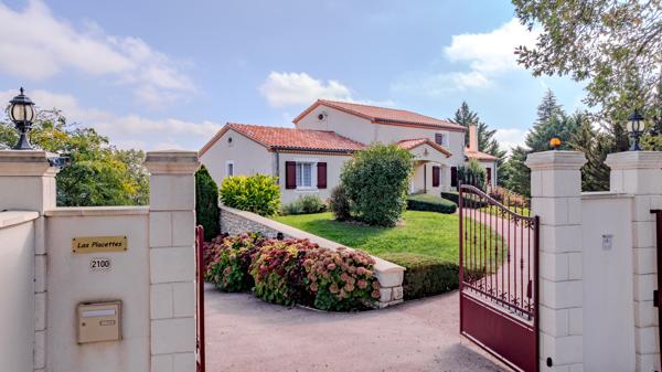 Belle maison familiale à la campagne avec piscine et grand jardin
