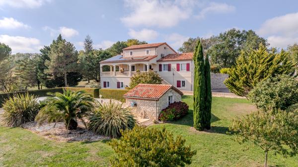 Belle maison familiale à la campagne avec piscine et grand jardin