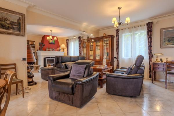 Belle maison familiale à la campagne avec piscine et grand jardin