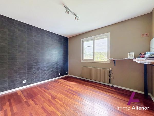 Maison individuelle avec piscine au calme sans vis à vis