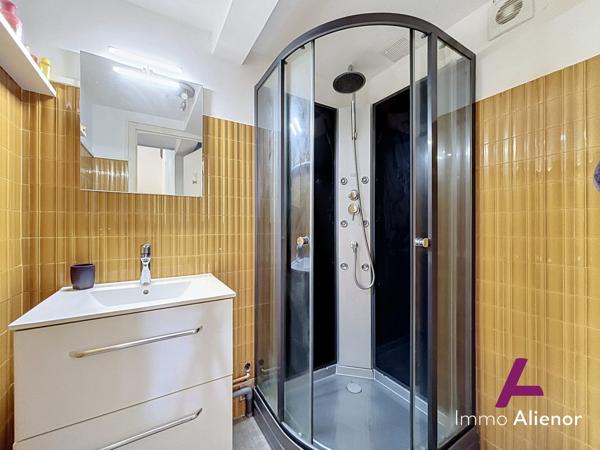 Maison individuelle avec piscine au calme sans vis à vis