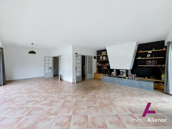 Maison individuelle avec piscine au calme sans vis à vis