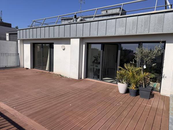 APPARTEMENT LUMINEUX AVEC VASTE TERRASSE
