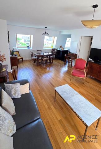 Appartement 3 pièces lumineux au dernier étage à La Garenne-Colombes 632 000 € **  - Référence  1381
