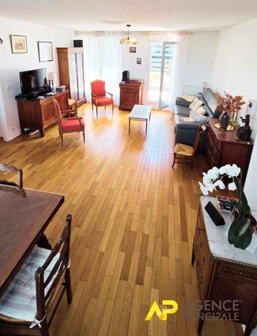 Appartement 3 pièces lumineux au dernier étage à La Garenne-Colombes 632 000 € **  - Référence  1381