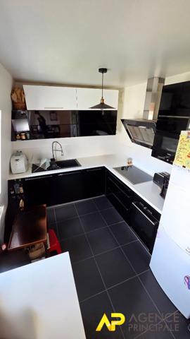 Appartement 3 pièces lumineux au dernier étage à La Garenne-Colombes 632 000 € **  - Référence  1381
