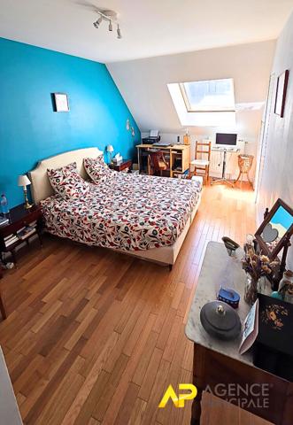 Appartement 3 pièces lumineux au dernier étage à La Garenne-Colombes 632 000 € **  - Référence  1381