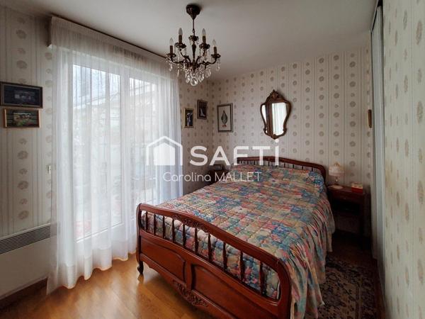 Résidence Carré Mirabeau à 2 pas du Métro ligne 10 appartement T4, double salon, 2 chambres, cave et parking