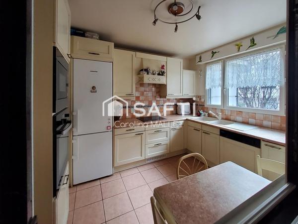Résidence Carré Mirabeau à 2 pas du Métro ligne 10 appartement T4, double salon, 2 chambres, cave et parking