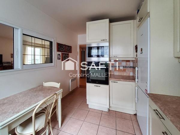 Résidence Carré Mirabeau à 2 pas du Métro ligne 10 appartement T4, double salon, 2 chambres, cave et parking